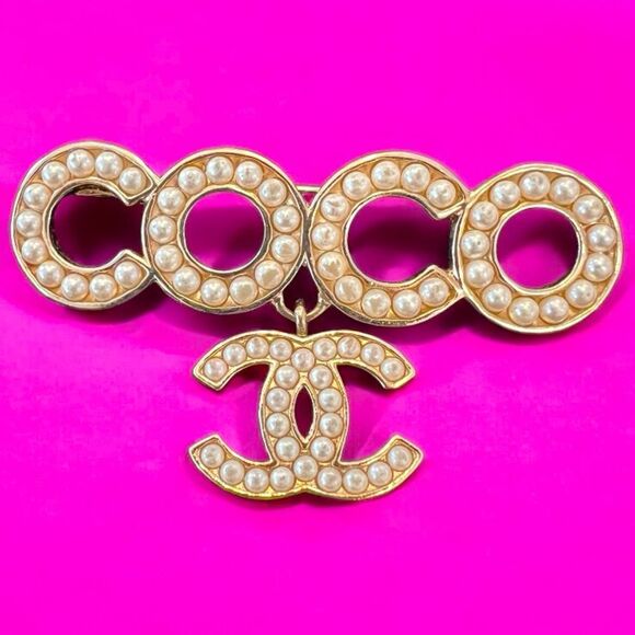 Chanel
2021 Faux Pearl 'Coco' CC Brooch - Picture 1 of 7